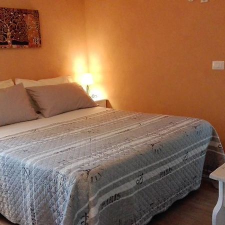 Готель Il Cortile Friendly House Борґоманеро Екстер'єр фото